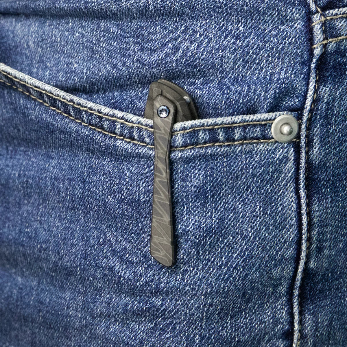 Kubey Nova Framelock (KB235): 3.66" 14C28N Steel & Titanium